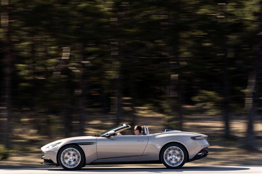  Aston Martin DB11 V8 Volante 2018 года  (WW) (фото 37 из 54)